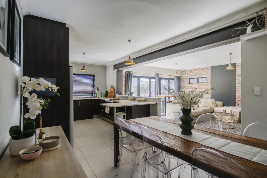 6 Bedroom Property for Sale in Vredehoek Western Cape